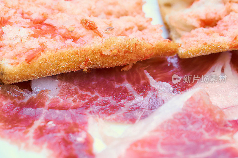 面包挤西红柿和Jamón ibérico